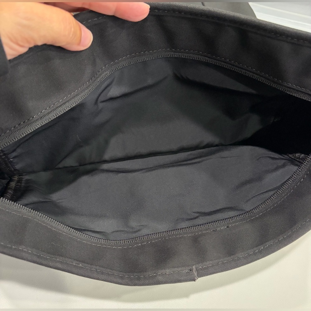 Vuori Backpack Black NWT Open Compartment Roll Top Closure Lpatop Sleeve - Picture 4 of 7